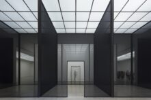 ROBERT IRWIN: "DOUBLE BLIND", at the Vienna Secession, Vienna, A