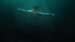 50916-THE_DIVER_-_Official_still__2_